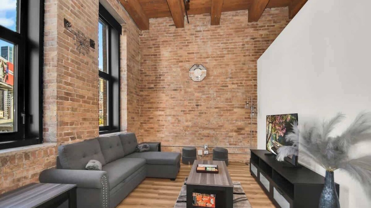 Near North Side Apartment | River North Rooftop With In and Out Parking 1