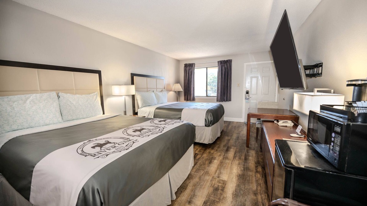 Bandera Hotel | River Oak Inn