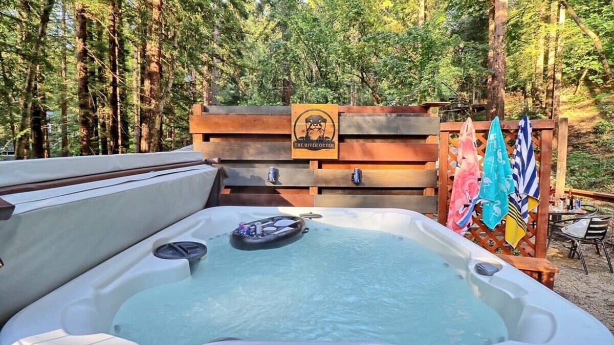 Rio Nido House | River Otter Retreat | Hot Tub, BBQ & Russian River