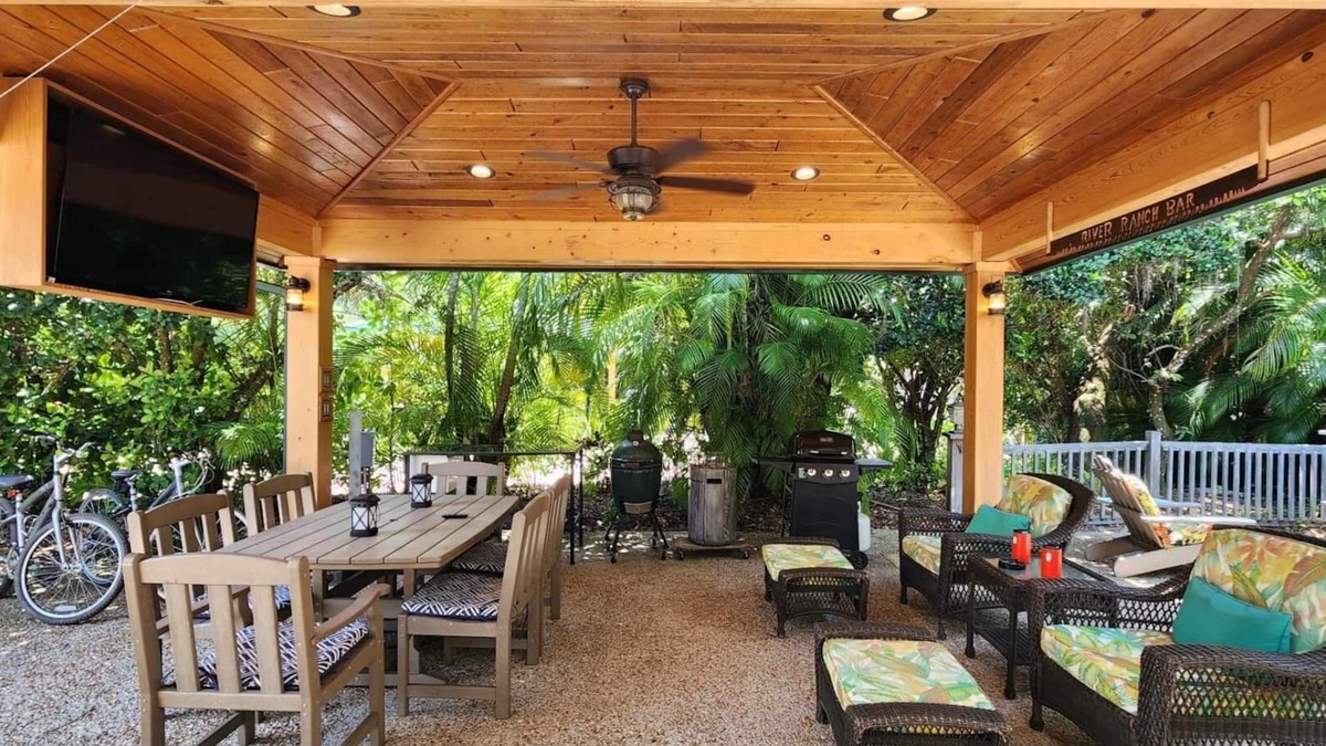 River Ranch RV Rental | River Ranch RV Campsite w/Pavilion & Fire Pit 339