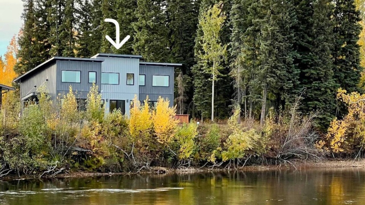Fairbanks House | River Rest 2: On river, prime location in town.