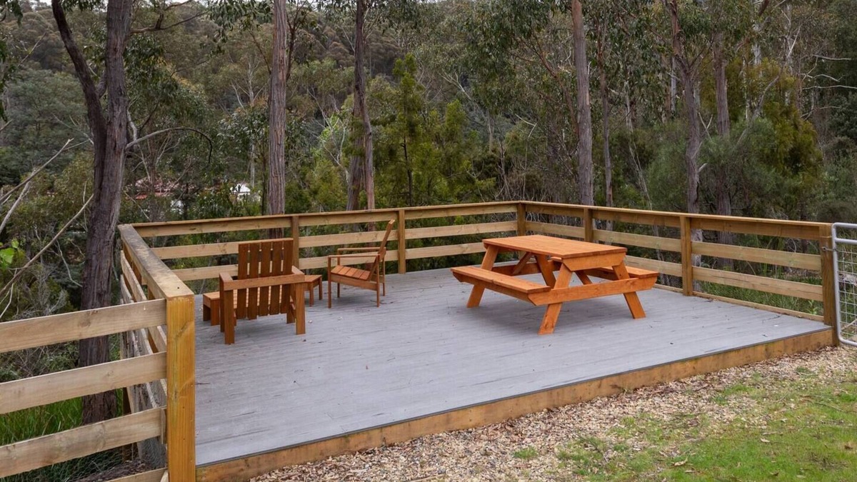 Longley House | River Rock Retreat Relaxing Country Spa Seclusion