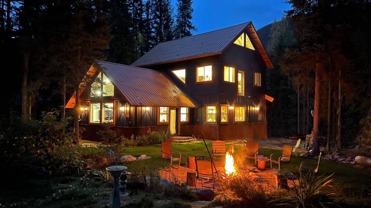Pinnacle House | River Run Lodge - Your Tranquil Retreat 20 minutes from Glacier National Park