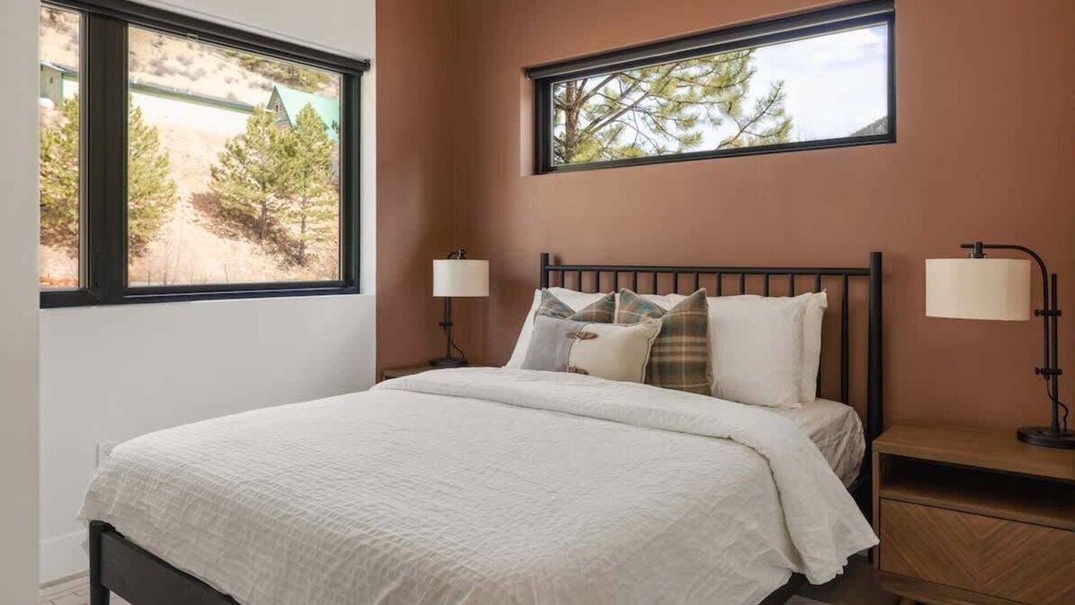 Grant Cabin | River Run, Sauna & Cold Plunge, Creekside Cabin