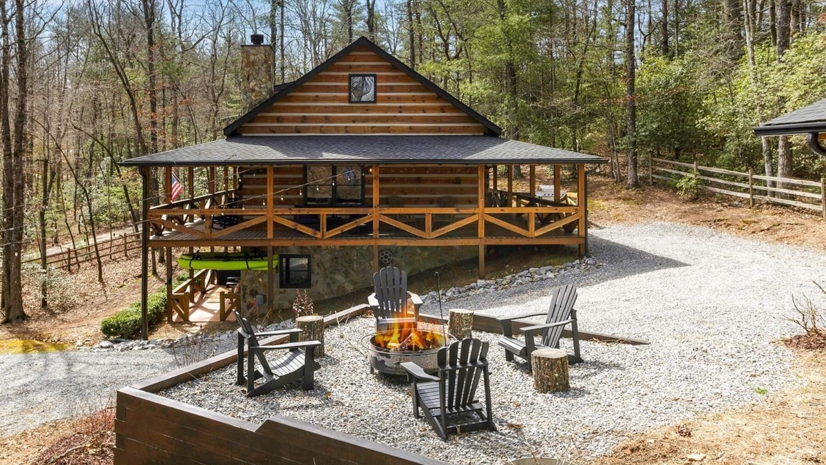 Dial Cabin | River Runners Retreat— Hot Tub, Fire Pit, Luxury Living and River Adventures