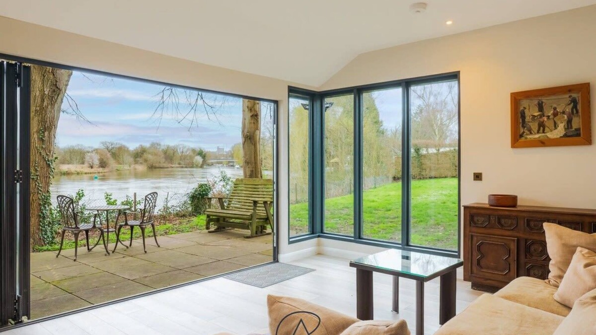 Windsor Cabin | River's Edge Retreat:A Cosy 1-Bed Cabin in Windsor