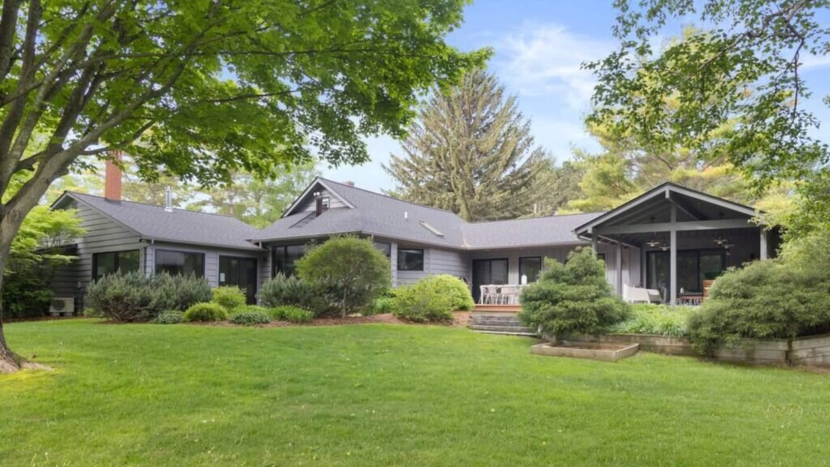 Leland House | River's Edge Summary: