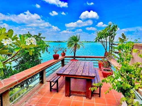 Ruessei Kaev Resort | River side garden house