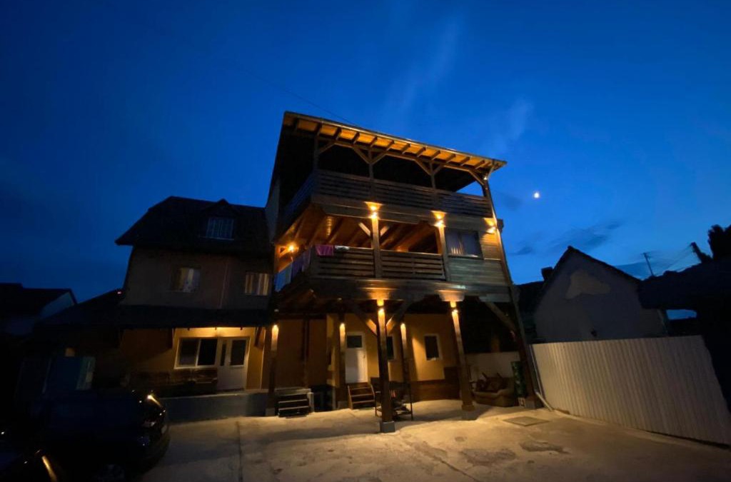 Sangeorgiu de Padure House | River Star