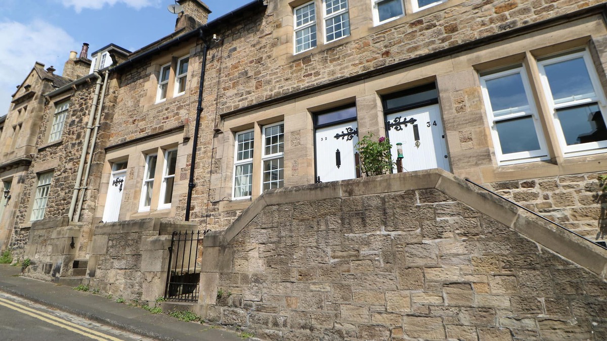 Corbridge Cottage | RIVER VIEW, character holiday cottage, with a garden in Corbridge