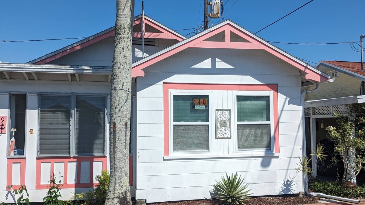 Historic Braden Castle Cottage | River view cottage in historic Braden Castle 55+ community