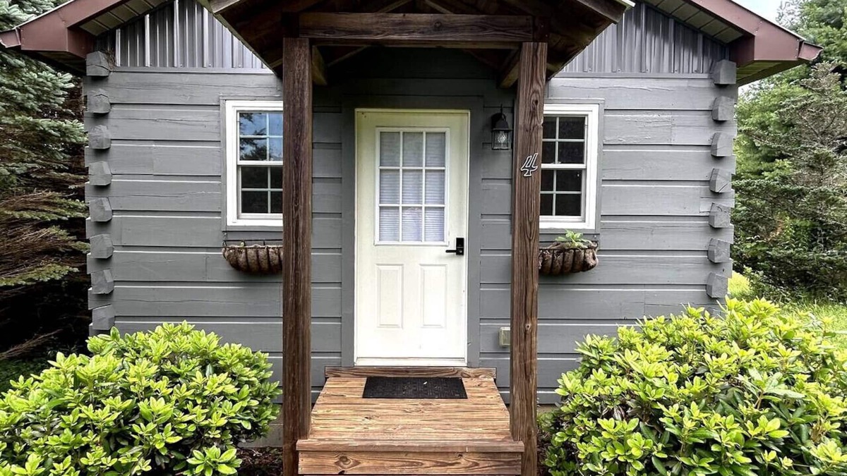 Meadows Of Dan Cabin | River Walk Cabins: Flower Cabin