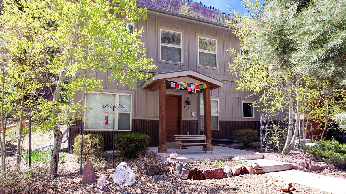 Ouray Condo | River Walk Haven- Easy Walk to Downtown- Bright & Airy Rooms-Great Reviews!