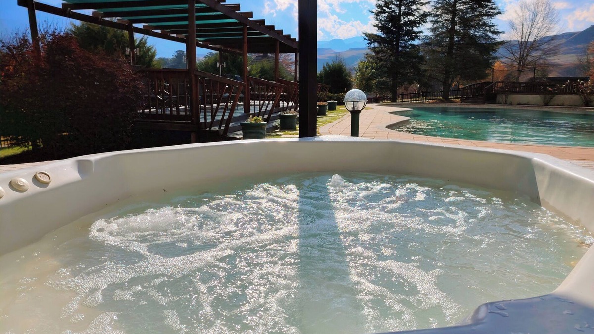 Drakensberg Gardens Hotel | Riverbend Chalets Self Catering