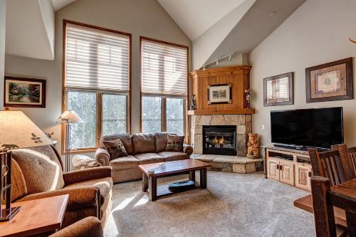 Four O'Clock Apartment | Riverbend Lodge 201 by Great Western Lodging