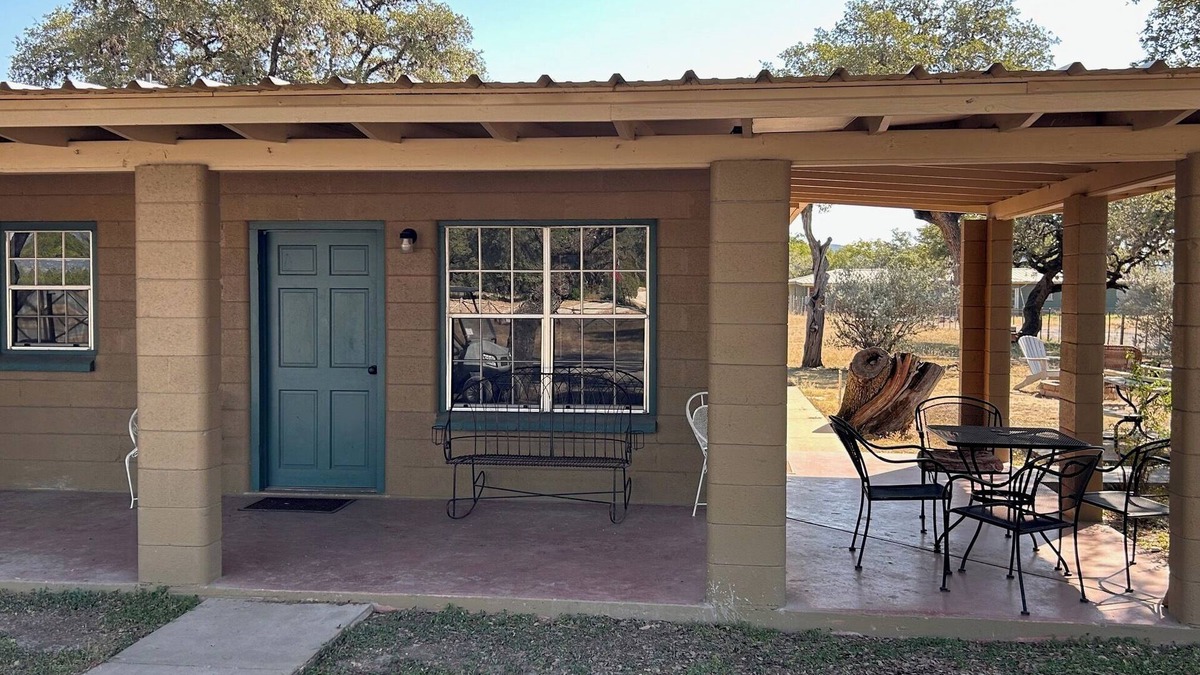 Concan Hotel | Riverbend on the Frio Motel 11