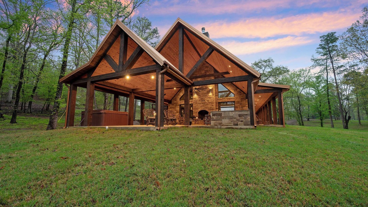 Golden Resort | Riverfront Cabin, Bunkhouse & Saloon-160 Acres/ATV Trails!Kayaks Provided!