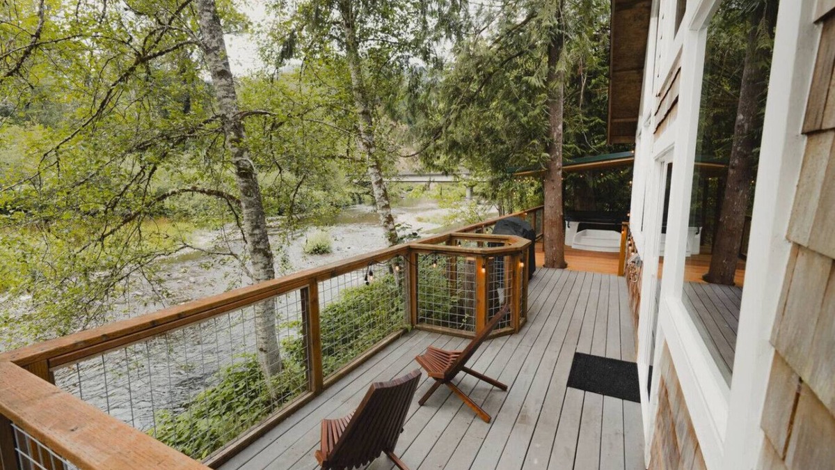 Lewis County Apartment | Riverfront Cabin-Hot Tub-Firepit-BBQ-Tilton River