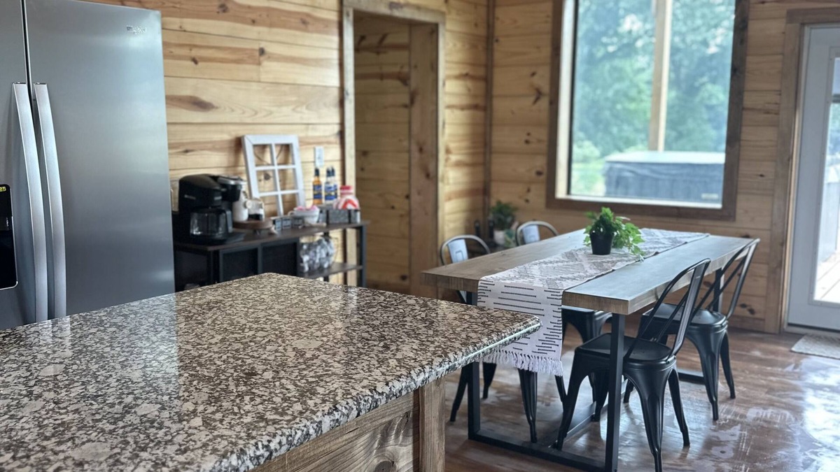 Golden Cabin | Riverfront Cabin Located directly on Glover River sleeps 12+