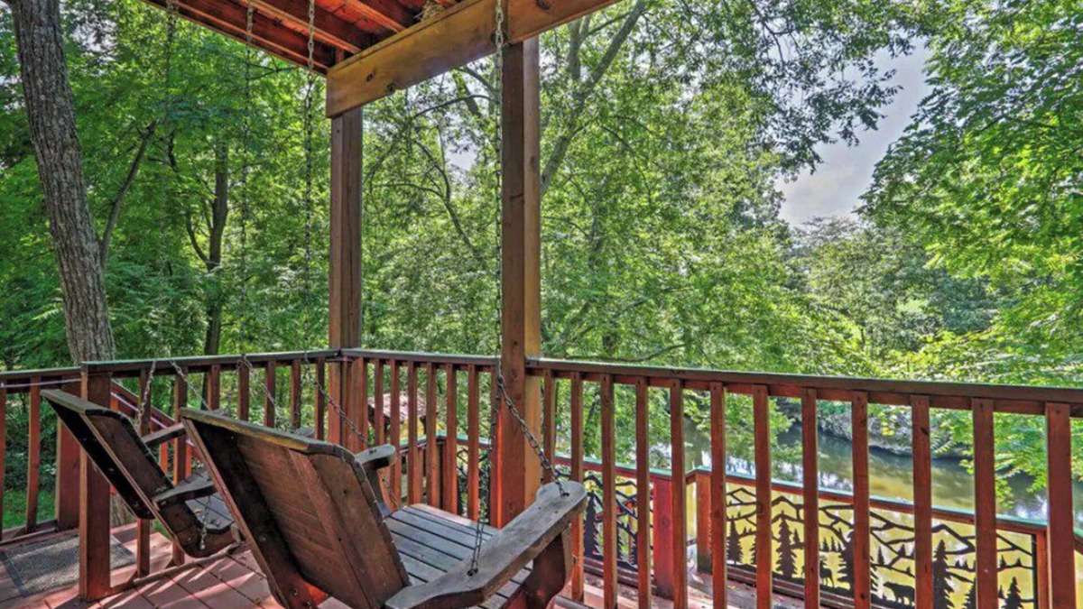 Sevierville Cabin | Riverfront Cabin! Peaceful family fun only minutes from Dollywood & Attractions