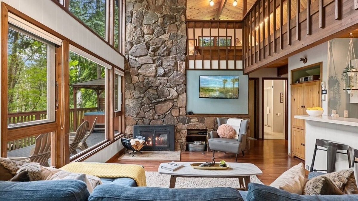 Baring Cabin | Riverfront Cabin w Hot Tub, Pool Table, Gig Internet, Generator - Pet Friendly