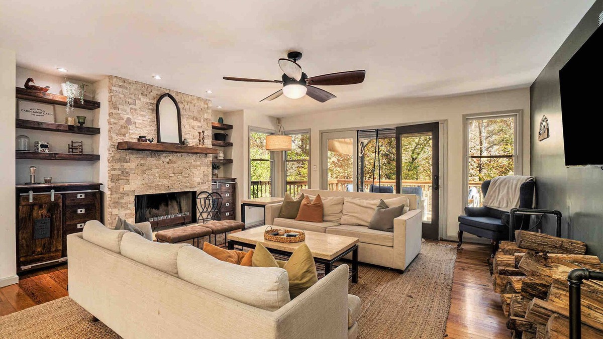 Douglasville House | Riverfront Cabin w/Hot Tub & Outdoor Movie Screen. Quiet Retreat In The Woods!