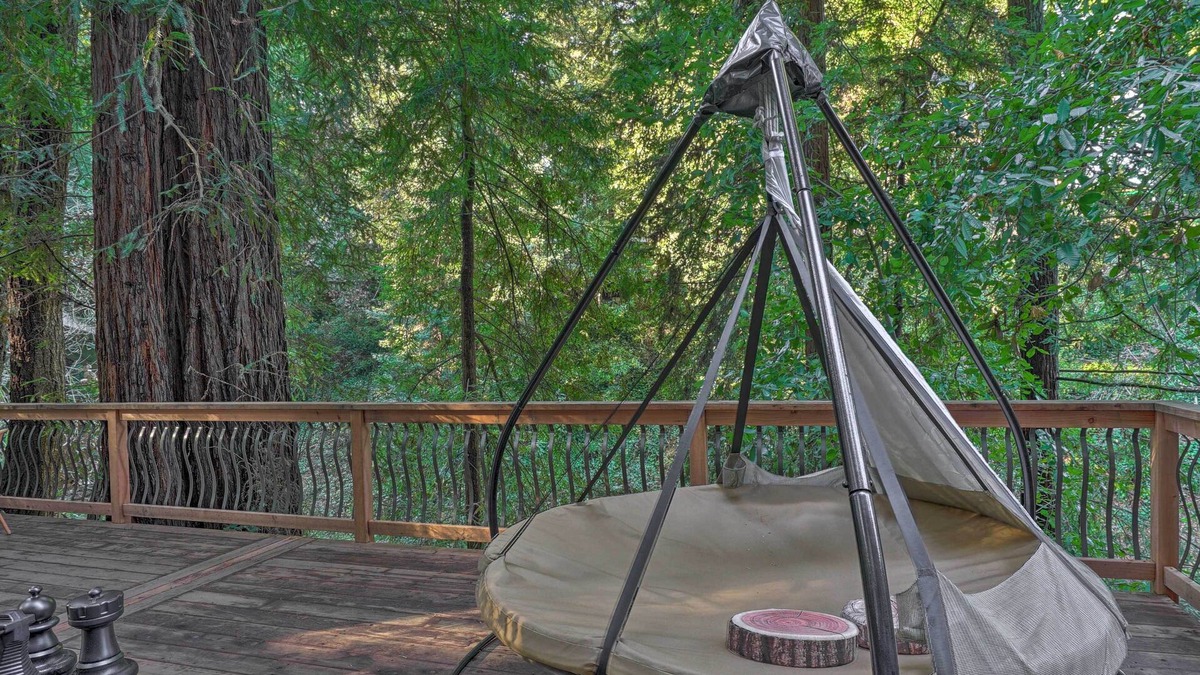Ben Lomond Cottage | Riverfront Cottage in Redwoods w/Decks + Beach!