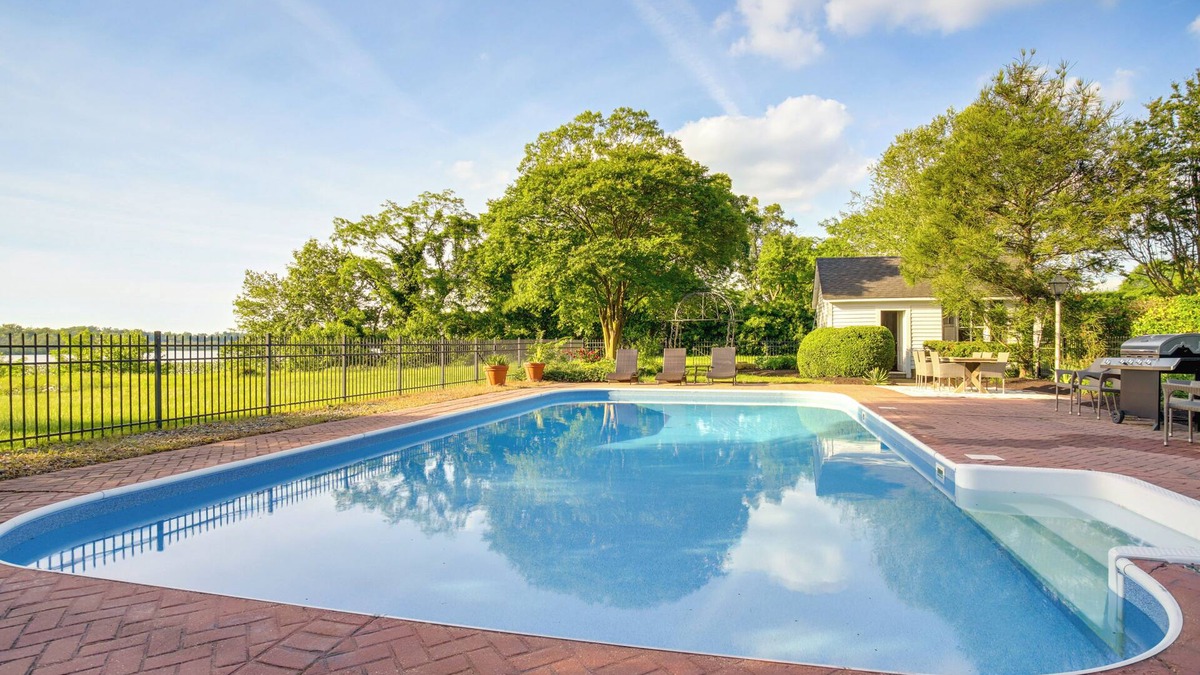 Denton House | Riverfront Denton Estate on 7 Acres w/Heated Pool