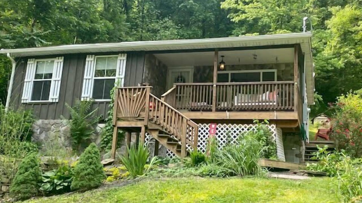Prince House | Riverfront,Firepit,Hottub,Something for Everyone!!