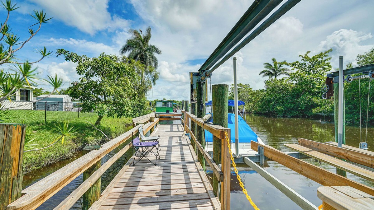 Fort Myers House | Riverfront Fort Myers Home w/Boat Dock!