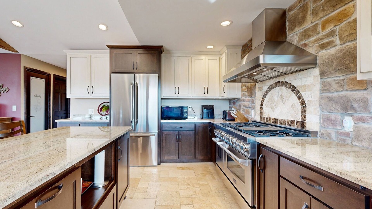 Wrightstown House | Riverfront home with pool, hot tub & sauna - perfect location