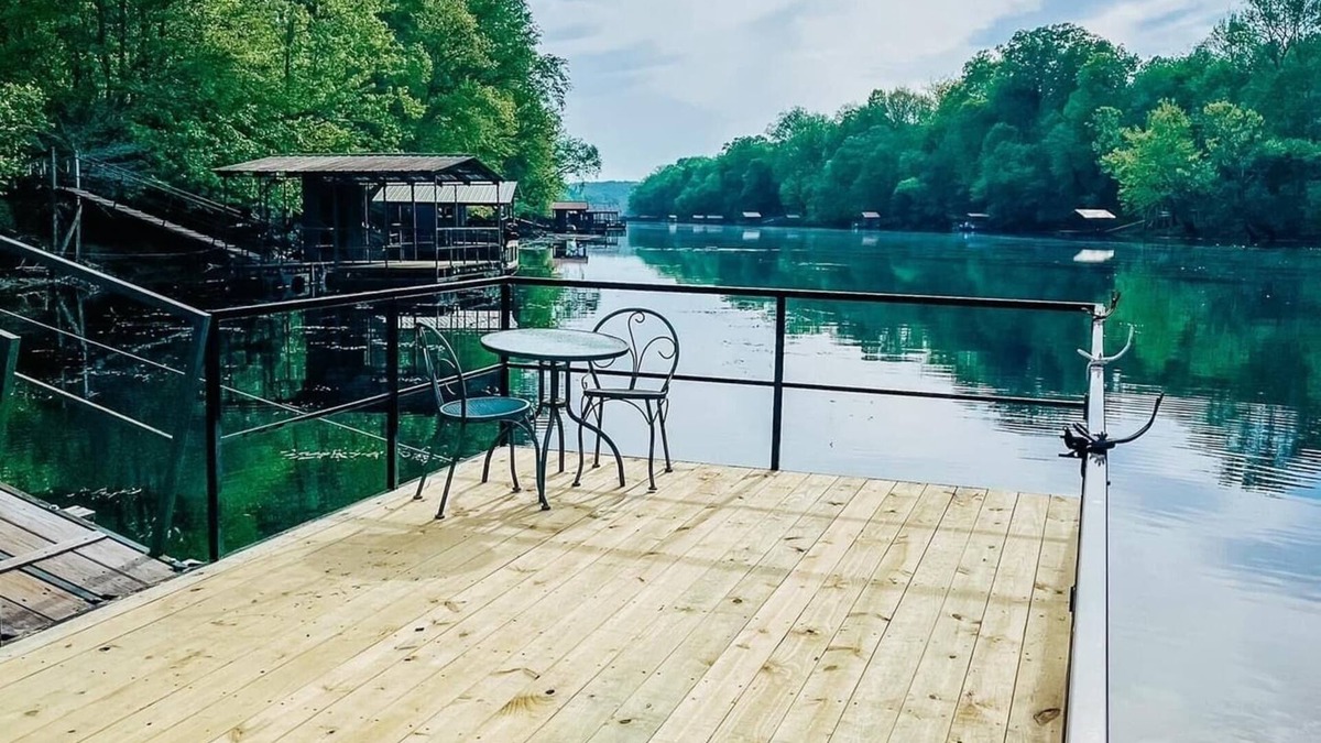 Wilburn House | Riverfront House near Cow Shoals - King bed & WiFi