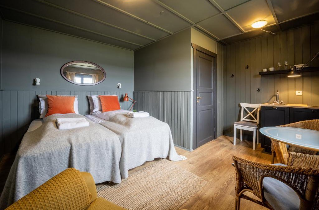Hella House | Riverfront Lodge Hella