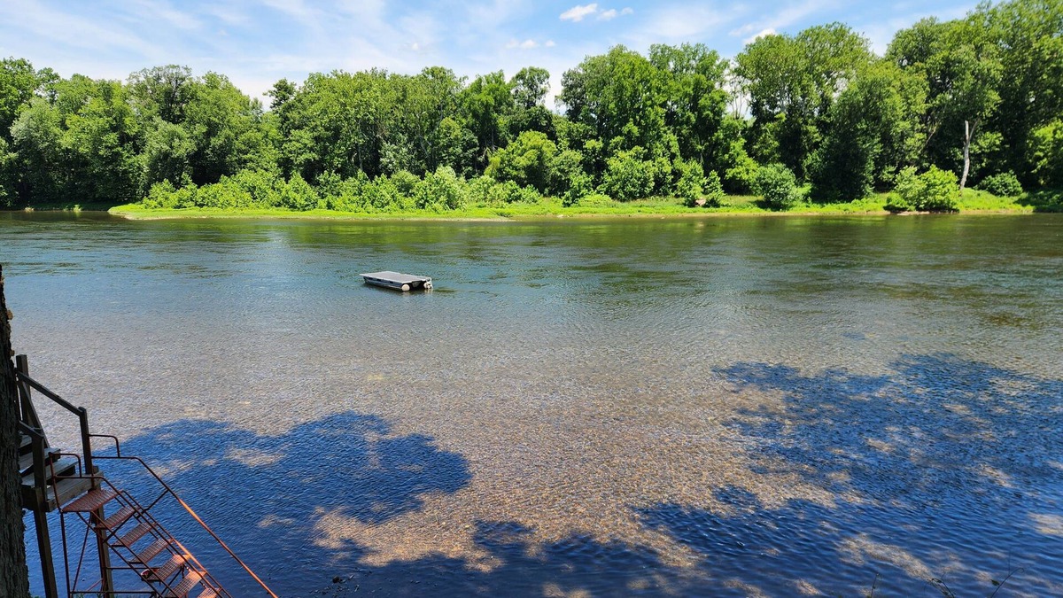 Hedgesville Cabin | Riverfront Log Cabin on the Potomac River -