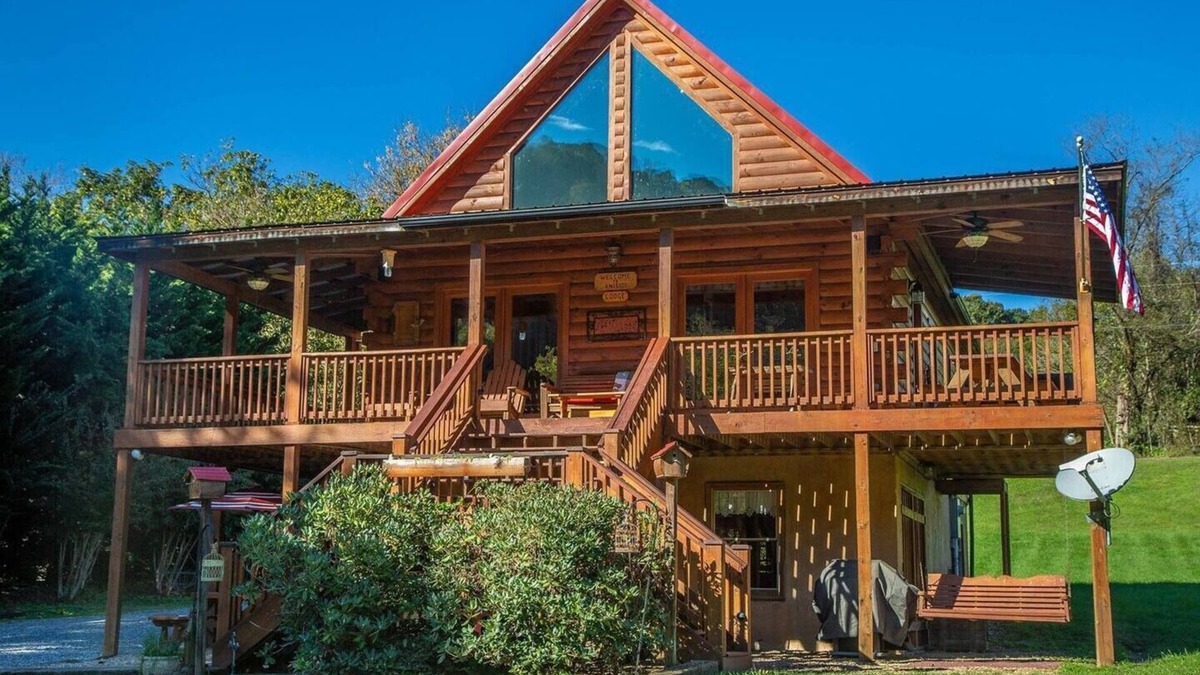 Draper Cabin | Riverfront Log Cabin/Pet Friendly/Family Fun! 3BS8
