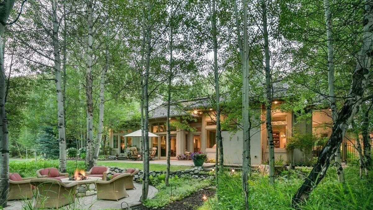 Sun Valley House | Riverfront Rainbow Bend Estate with Hot Tub