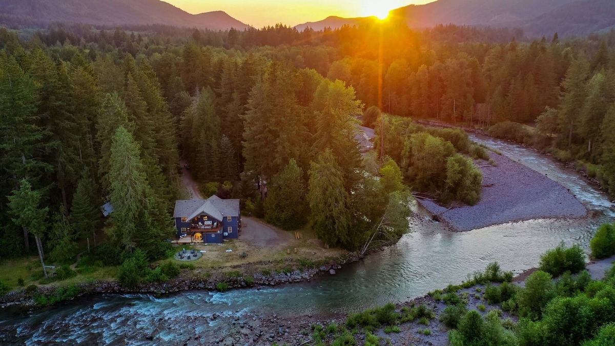 Mount Hood Village House | Riverfront Retreat - Sauna, HotTub, Game Rm, Pets