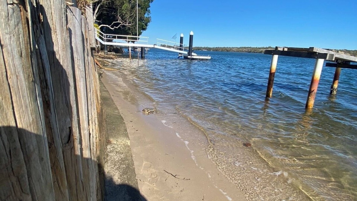 Fernbank Creek House | Riverfront retreat with swimming pool in Port Macquarie