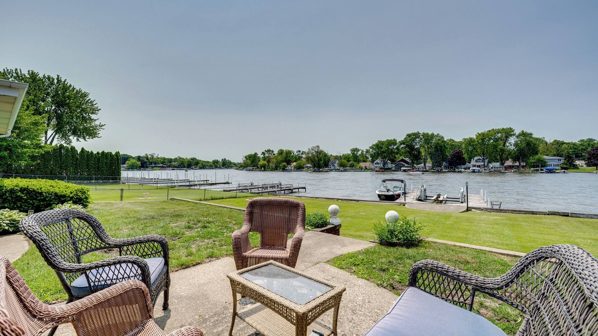 McHenry House | Riverfront Retreat w/Dock & Kayaks in McHenry