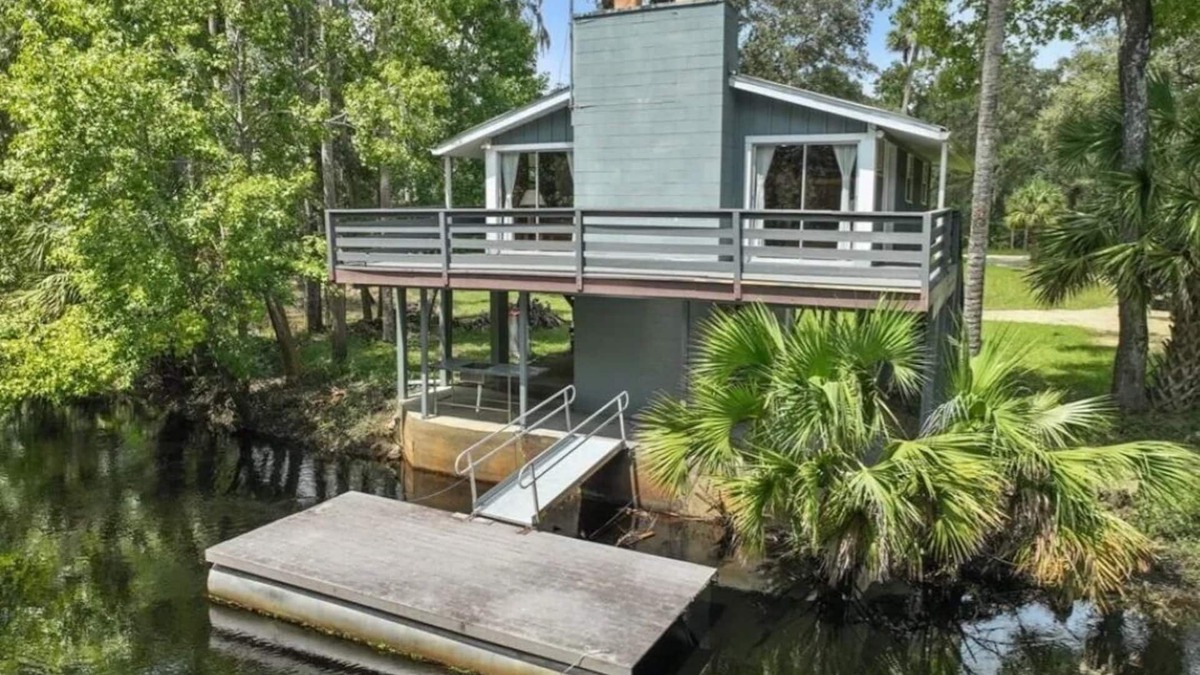 Steinhatchee Cabin | Riverfront! Snappin Turtle Cabin, Balcony-Floating dock-Fishing.