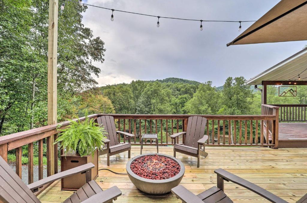 Sugar Grove House | Riverfront Sugar Grove Home Hot Tub and Views!