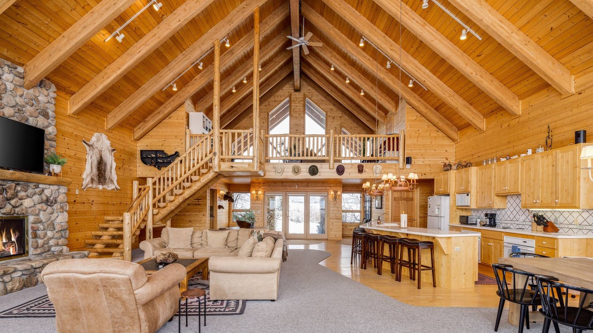 Victor House | Riverfront Teton property convenient to Jackson Hole & Targhee - dog-friendly