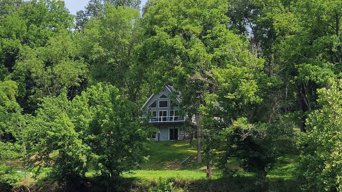 Stanley Ski Chalet | Riverfront~Tubing~Fishing~Private~Pets - "Misty Run"