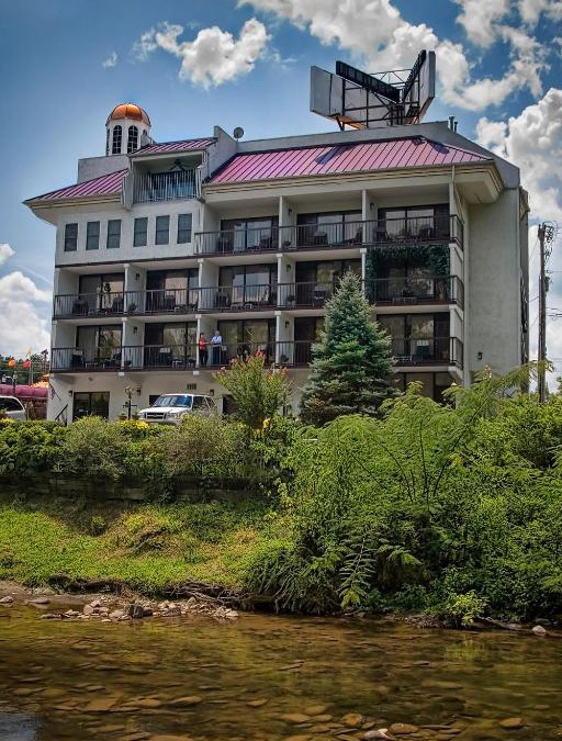 Pigeon Forge Hotel | Rivergate Mountain Lodge