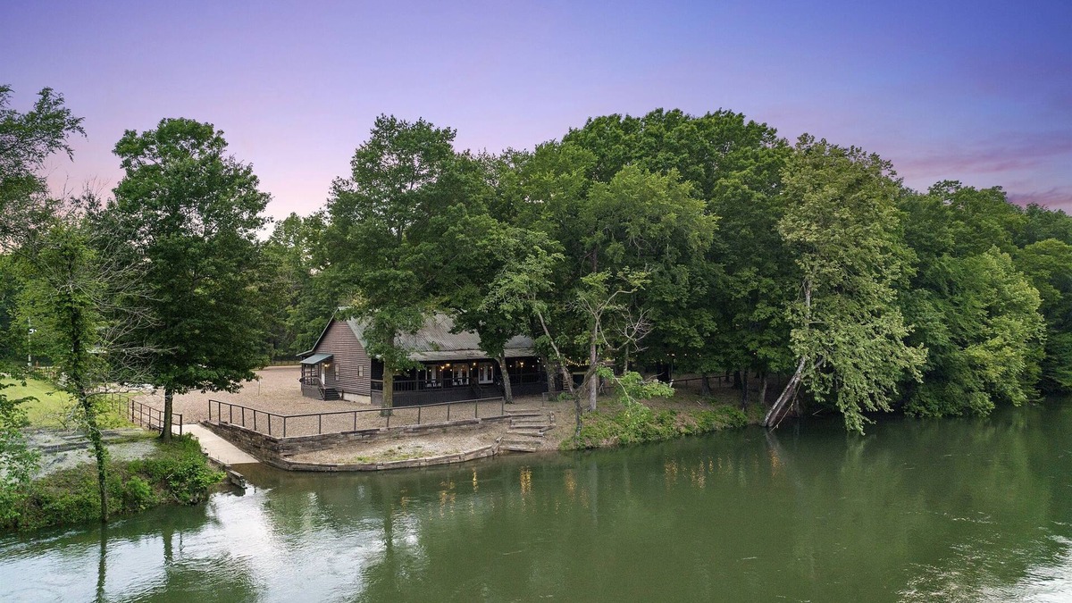 Broken Bow Cabin | Riverhawk at Lazy River Retreat on Mt Fork River