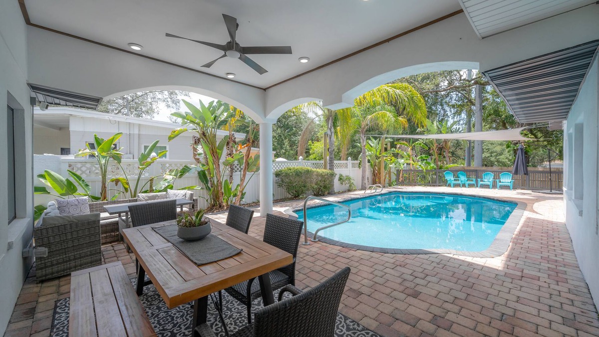 Tampa House | Riverhills Luxury Escape Pool, Firepit 13+ Beds