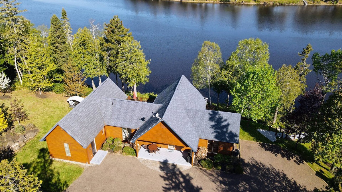 Weldford Ski Chalet | Riverlight Retreat — a cozy riverfront cottage in Browns Yard.