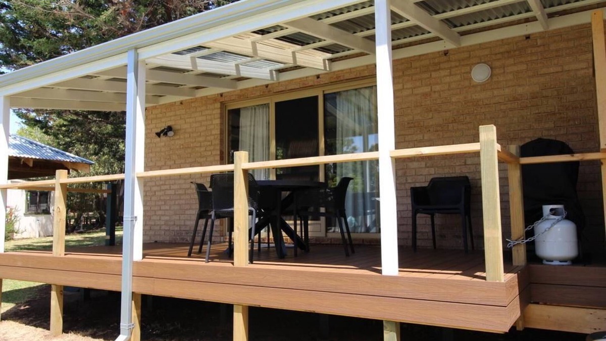 Augusta Cottage | Riverscape Cottage No.6 - Riverscape - unit 6 with views over the Blackwood River and cosy fire place