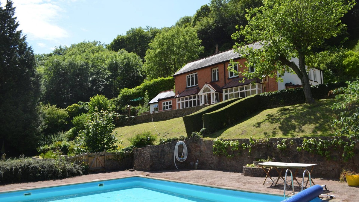 Redbrook House | Riversdale Lodge is set in the heart of Symonds Yat overlooking the River Wye.