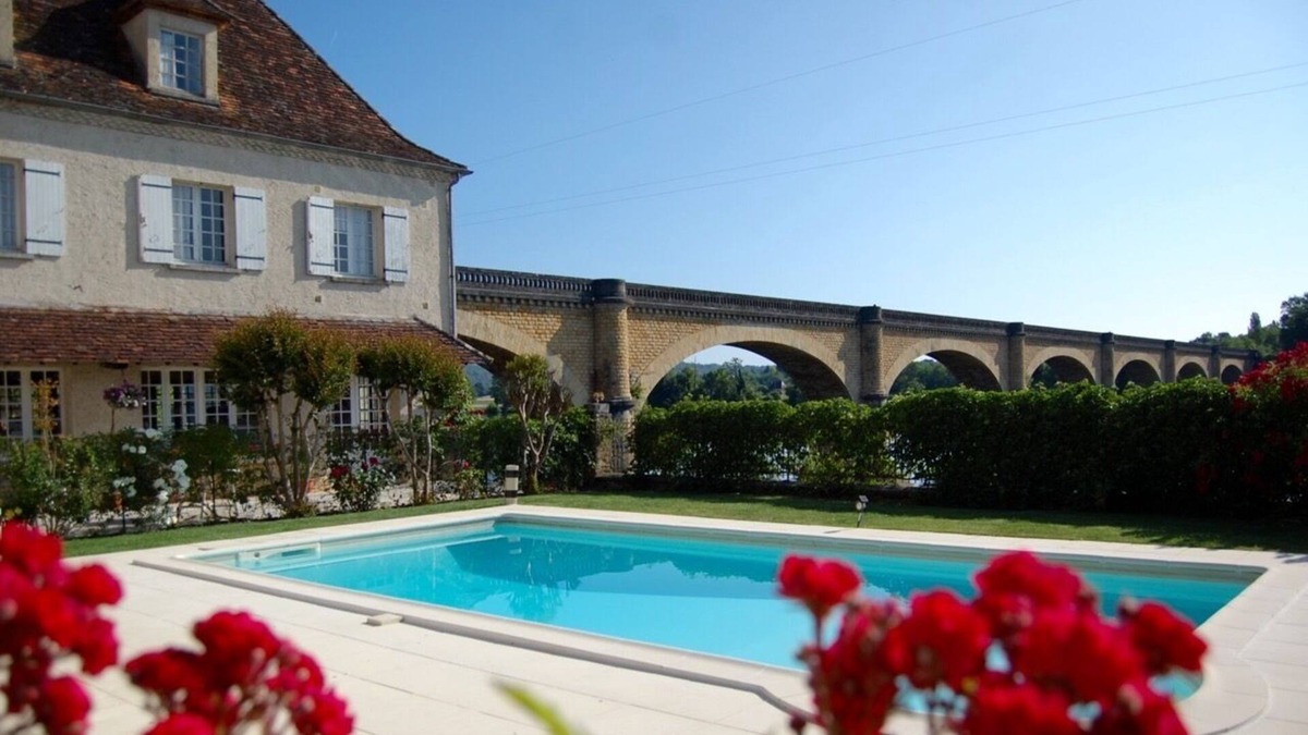 Mauzac-et-Grand-Castang House | Riverside House with 3 bedrooms, Pool, in Picturesque Village Location.